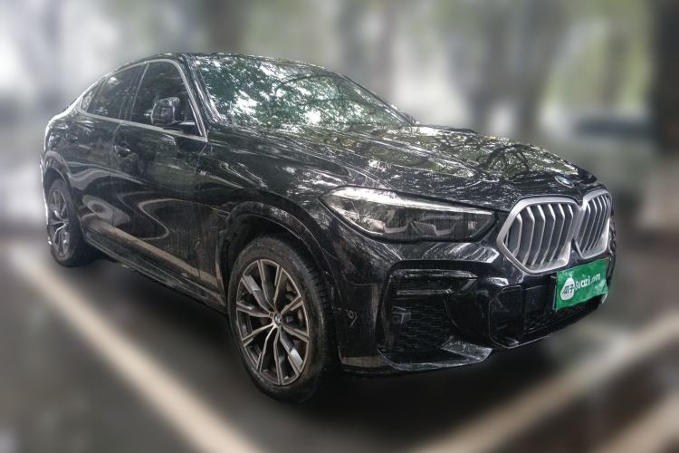 Used BMW X6 2021 xDrive30i M Sport Package Front Right 45 Deg