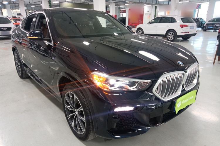 Used BMW X6 2021 xDrive30i M Sport Package Front Right 45 Deg