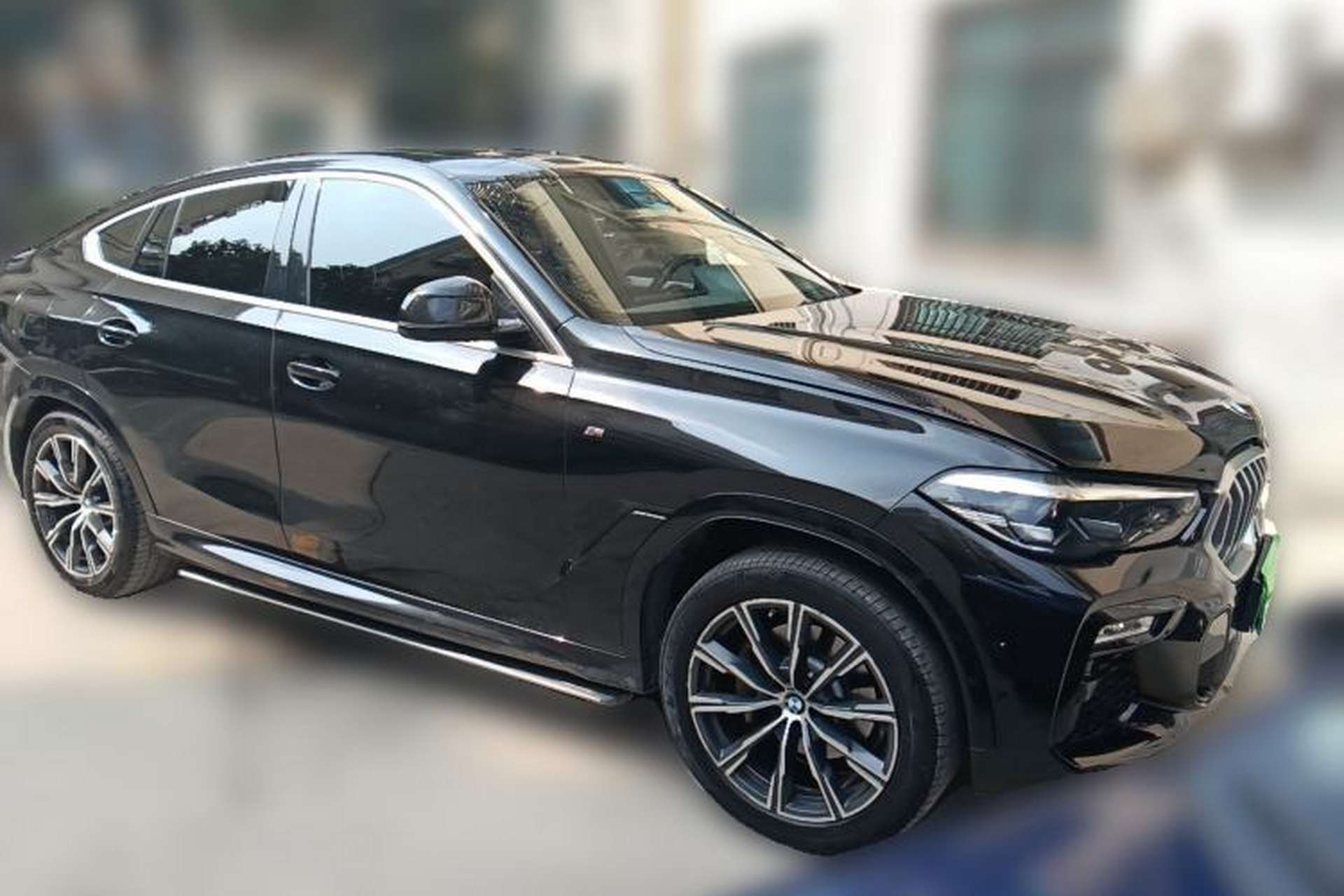 Used BMW X6 2021 xDrive30i M Sport Package Front Right 45 Deg