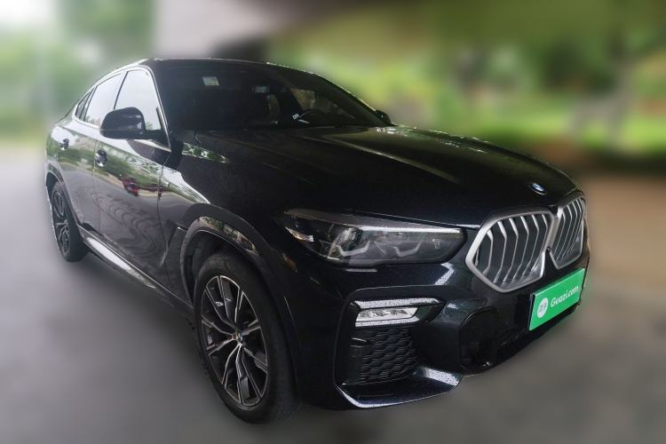 Used BMW X6 2021 xDrive30i M Sport Package Front Right 45 Deg