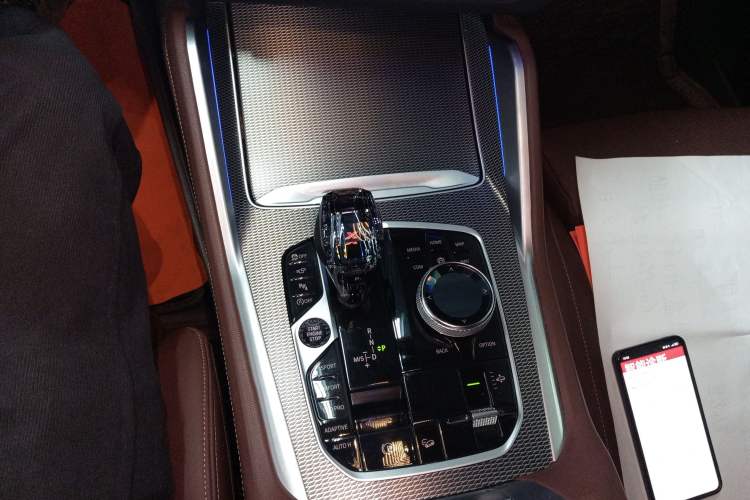Used BMW X6 2021 xDrive40i Luxury Model with M Sport Package Gear Lever