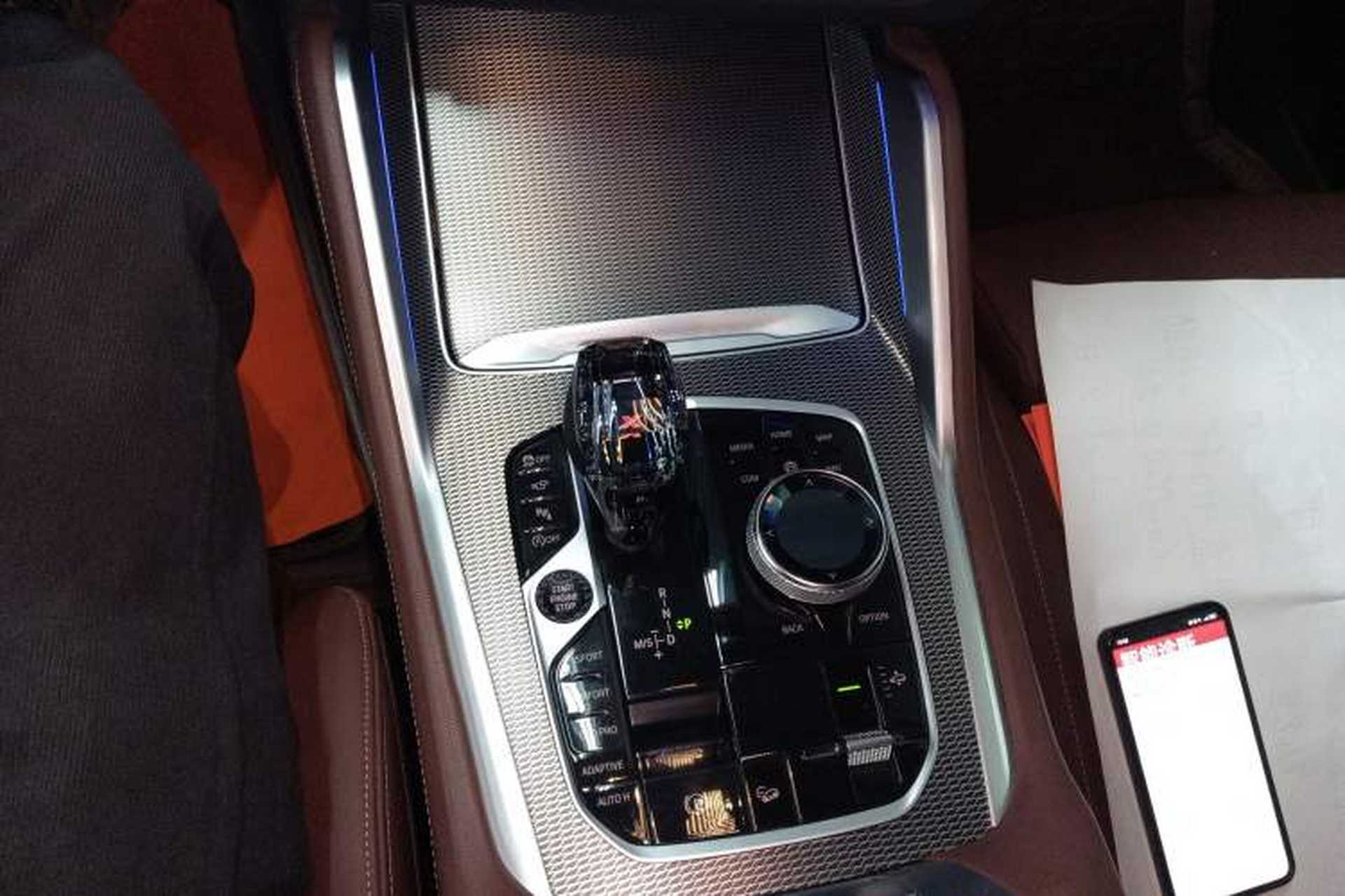 Used BMW X6 2021 xDrive40i Luxury Model with M Sport Package Gear Lever
