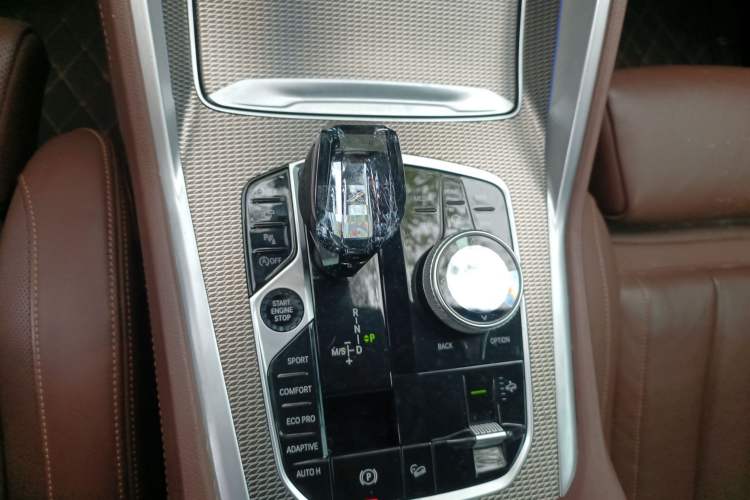 Used BMW X6 2021 xDrive40i Luxury Model with M Sport Package Gear Lever