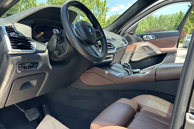 Used BMW X6 2021 xDrive40i M Sport Package Interior 4