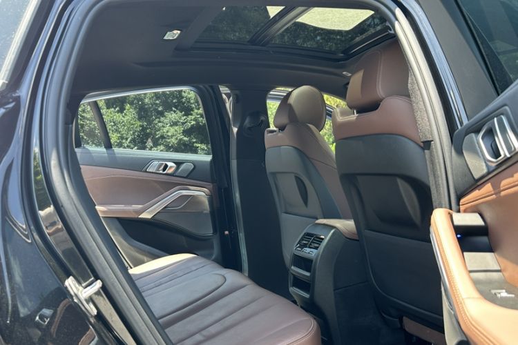 Used BMW X6 2021 xDrive40i M Sport Package Interior 9