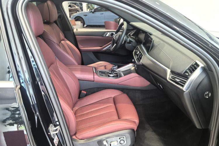 Used BMW X6 2021 Restyled xDrive40i Luxury Version M Sport Package Interior 9