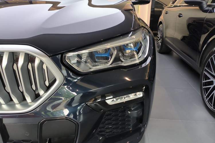 Used BMW X6 2021 xDrive40i Luxury Model with M Sport Package Left Front Headlight
