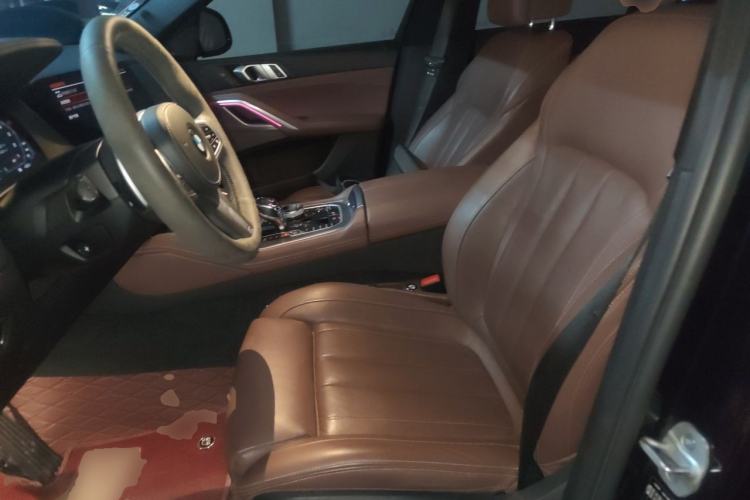 Used BMW X6 2021 xDrive40i Luxury Model with M Sport Package Left Front Seat
