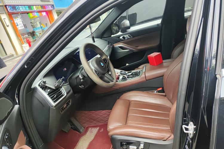 Used BMW X6 2021 xDrive40i Luxury Model with M Sport Package Left Front Seat