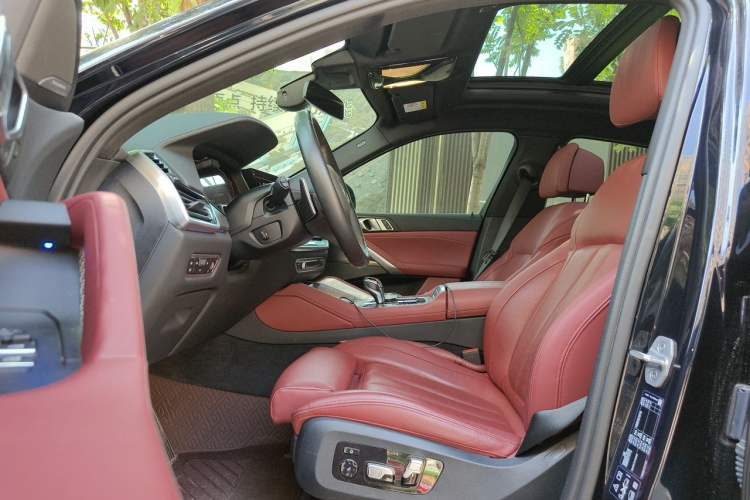 Used BMW X6 2021 xDrive40i Luxury Model with M Sport Package Left Front Seat