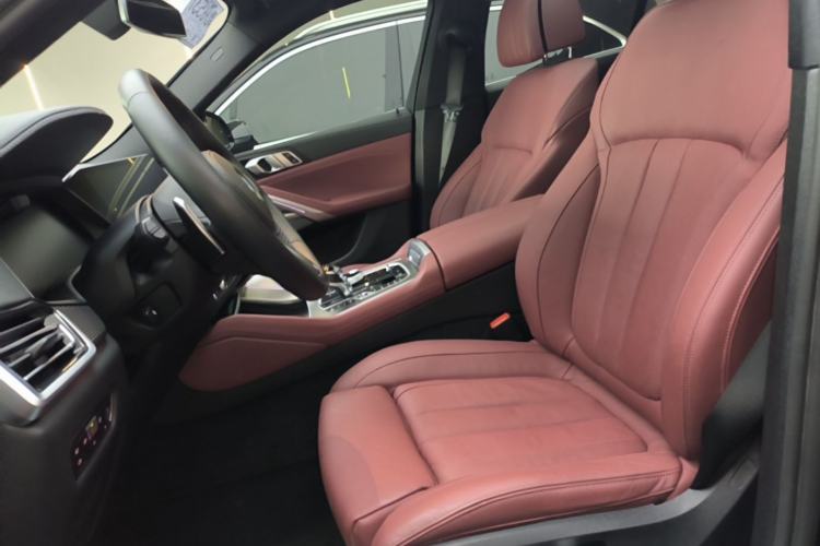 Used BMW X6 2021 xDrive40i Luxury Model with M Sport Package Left Front Seat