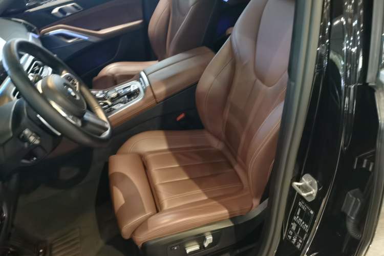 Used BMW X6 2021 xDrive40i M Sport Package Left Front Seat