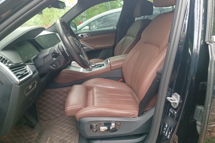 Used BMW X6 2021 xDrive40i Luxury Model with M Sport Package Left Front Seat