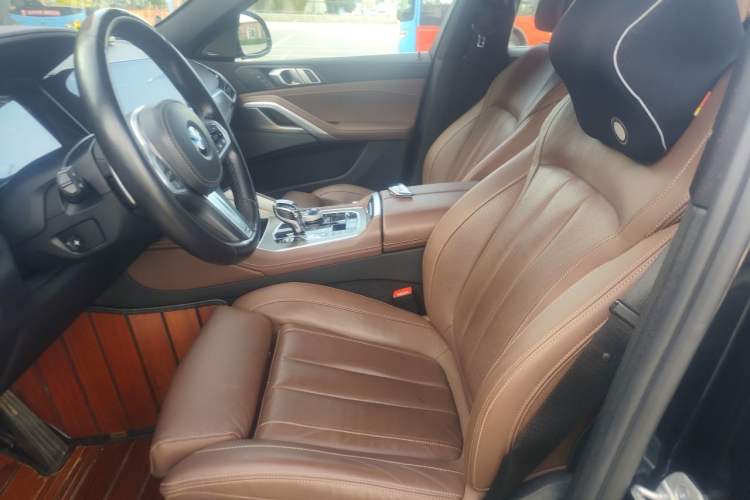 Used BMW X6 2021 xDrive40i Luxury Model with M Sport Package Left Front Seat