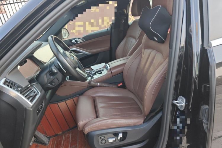 Used BMW X6 2021 xDrive40i Luxury Model with M Sport Package Left Front Seat
