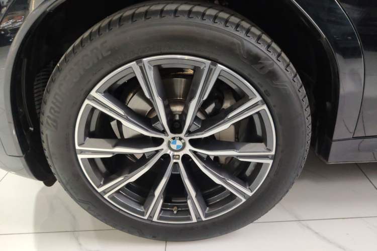 Used BMW X6 2021 xDrive30i M Sport Package Left Front Wheel Hub