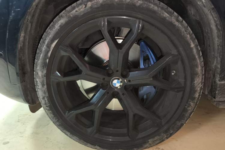Used BMW X6 2021 Restyled xDrive40i Luxury Version M Sport Package Left Front Wheel Hub