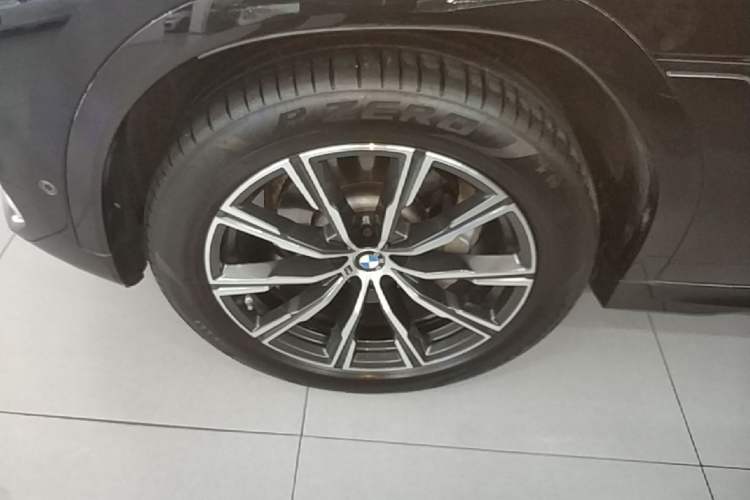 Used BMW X6 2021 xDrive30i M Sport Package Left Front Wheel Hub