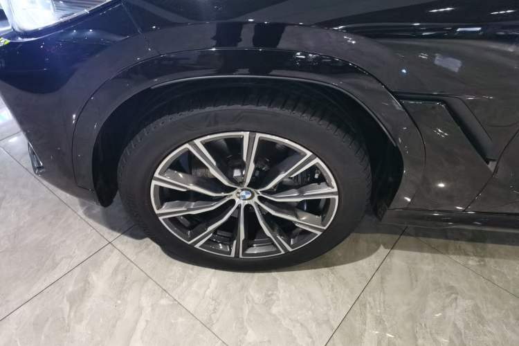 Used BMW X6 2021 xDrive40i M Sport Package Left Front Wheel Hub