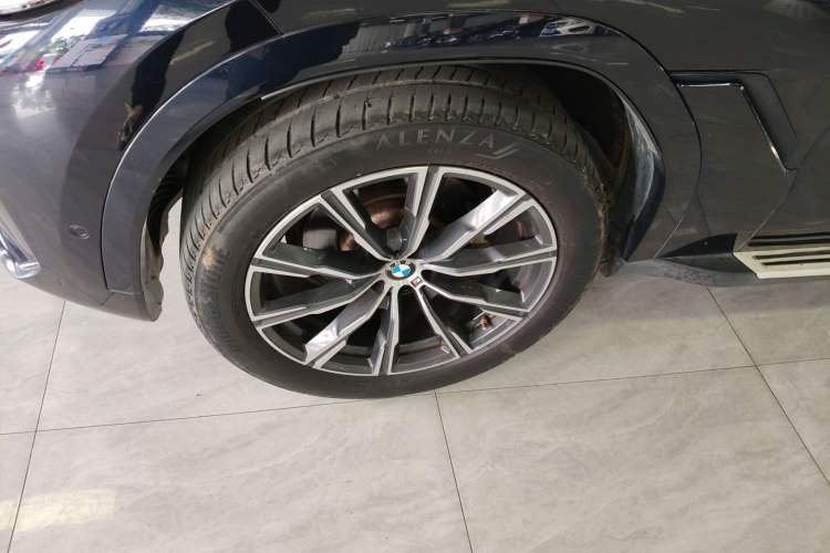 Used BMW X6 2021 xDrive30i M Sport Package Left Front Wheel Hub