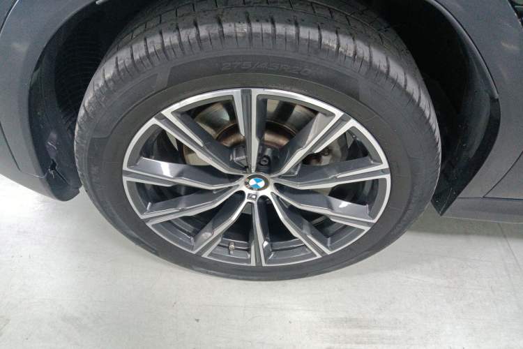 Used BMW X6 2021 xDrive30i M Sport Package Left Front Wheel Hub