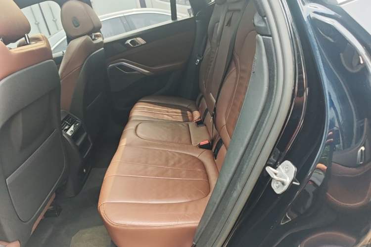 Used BMW X6 2021 xDrive40i M Sport Package Left Rear Seat