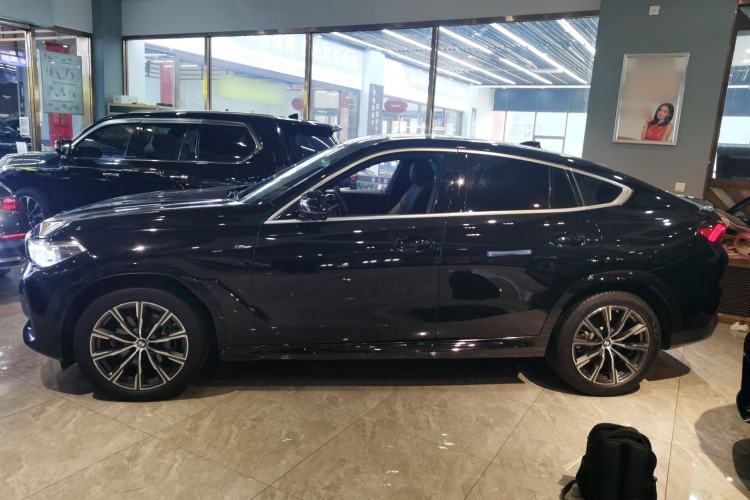 Used BMW X6 2021 xDrive40i M Sport Package Left Side