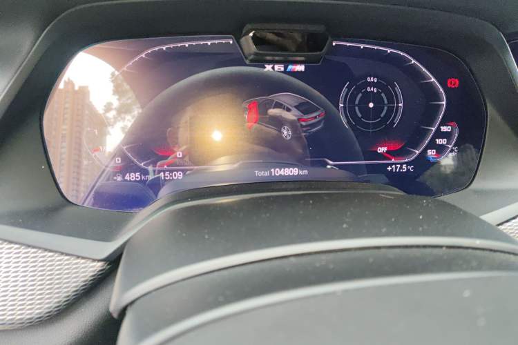 Used BMW X6 2021 xDrive40i Luxury Model with M Sport Package Odometer Close Up