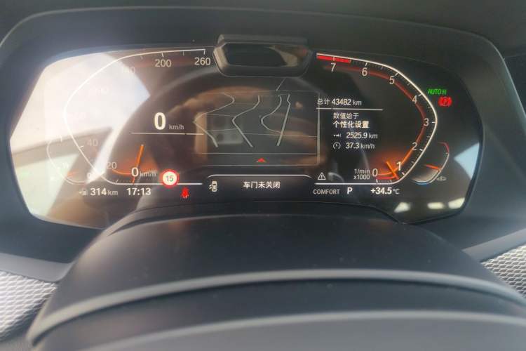 Used BMW X6 2021 xDrive40i Luxury Model with M Sport Package Odometer Close Up