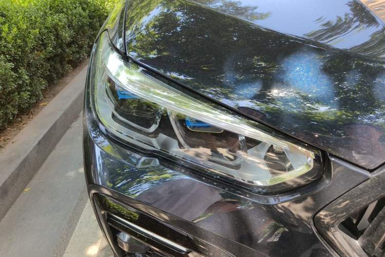 Used BMW X6 2021 xDrive40i Luxury Model with M Sport Package Right Front Headlight