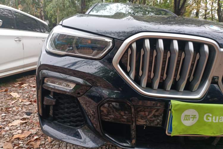 Used BMW X6 2021 xDrive40i Luxury Model with M Sport Package Right Front Headlight