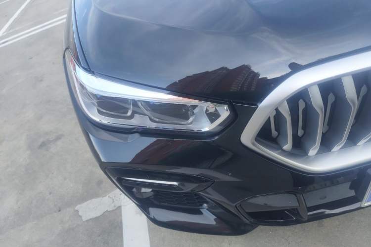 Used BMW X6 2021 xDrive40i Luxury Model with M Sport Package Right Front Headlight