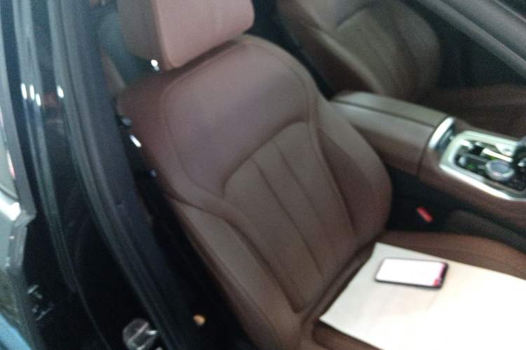 Used BMW X6 2021 xDrive40i Luxury Model with M Sport Package Right Front Seat