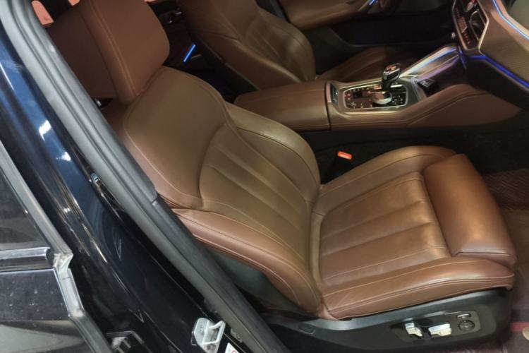 Used BMW X6 2021 Restyled xDrive40i Luxury Version M Sport Package Right Front Seat