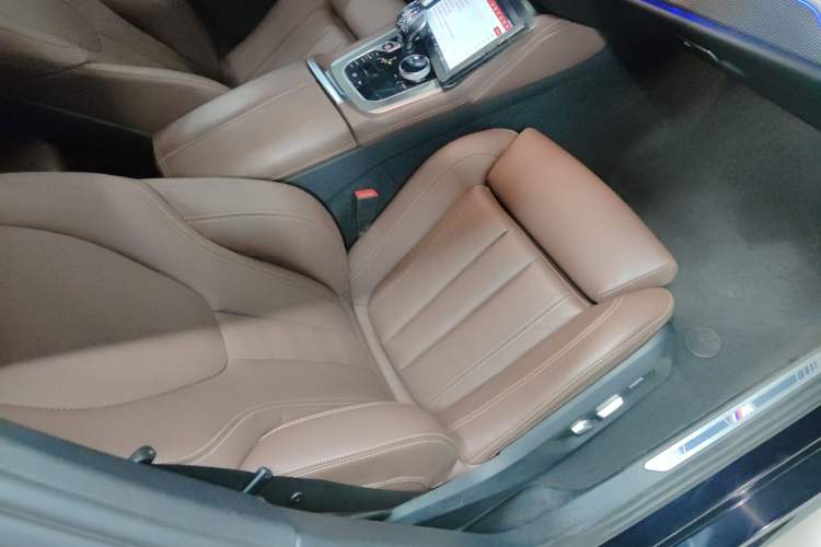 Used BMW X6 2021 xDrive40i M Sport Package Right Front Seat