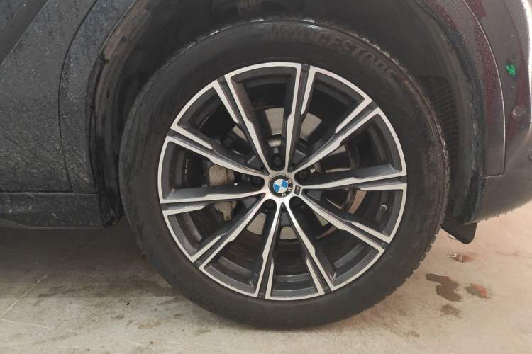 Used BMW X6 2021 xDrive30i M Sport Package Right Front Wheel Hub