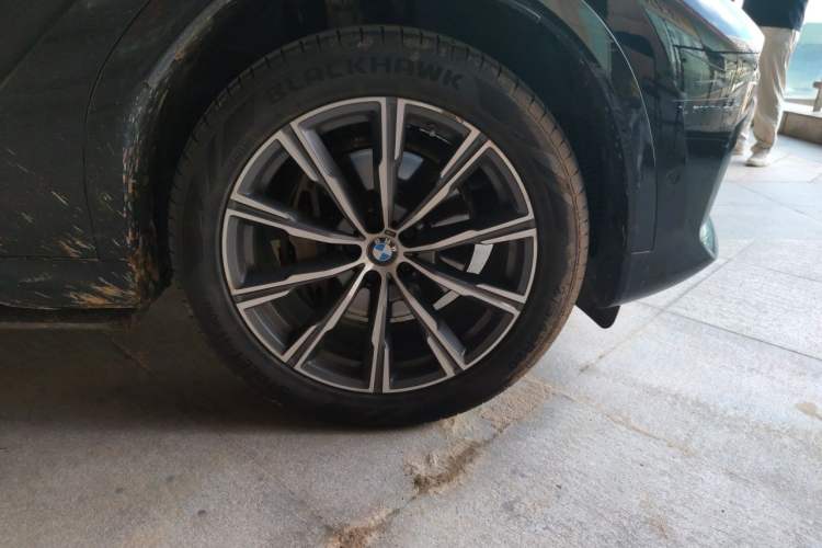 Used BMW X6 2021 xDrive40i M Sport Package Right Front Wheel Hub