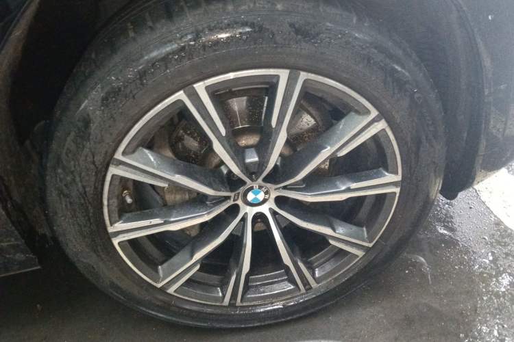 Used BMW X6 2021 xDrive30i M Sport Package Right Front Wheel Hub