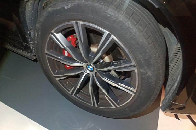 Used BMW X6 2021 xDrive30i M Sport Package Right Front Wheel Hub