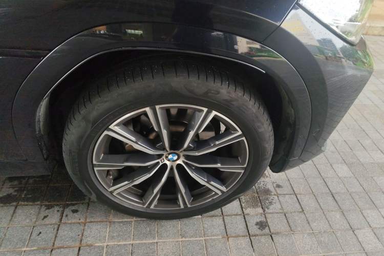 Used BMW X6 2021 xDrive30i M Sport Package Right Front Wheel Hub