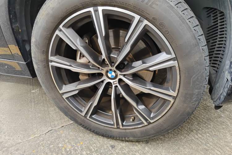 Used BMW X6 2021 xDrive40i M Sport Package Right Front Wheel Hub