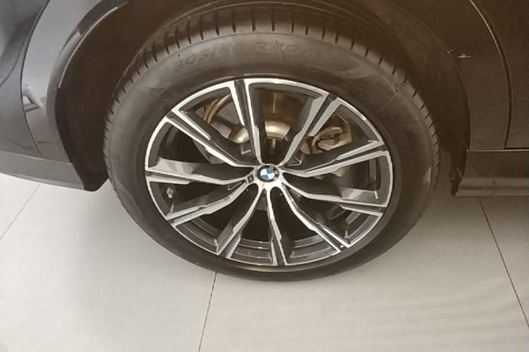 Used BMW X6 2021 xDrive30i M Sport Package Right Rear Wheel Hub