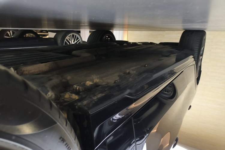 Used BMW X6 2021 xDrive40i Luxury Model with M Sport Package Right Side Sill