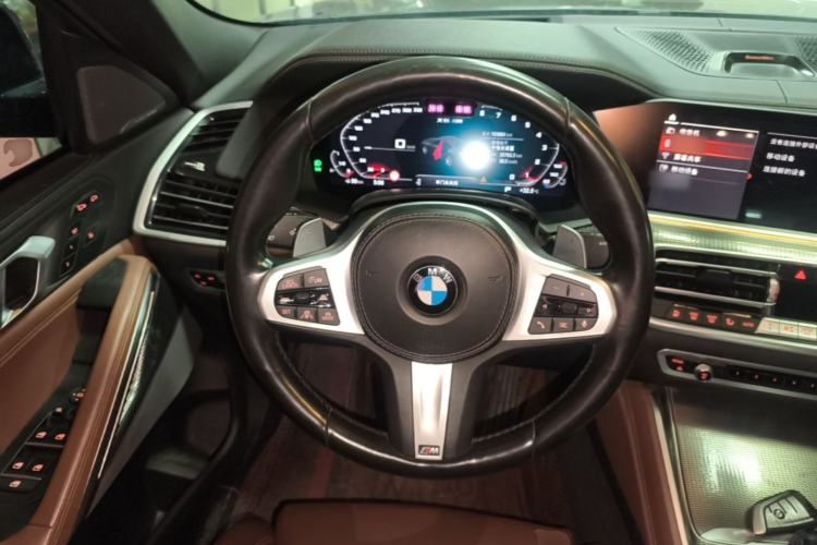 Used BMW X6 2021 Restyled xDrive40i Luxury Version M Sport Package Steering Wheel