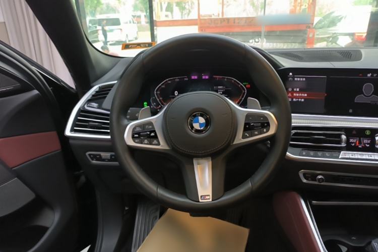 Used BMW X6 2021 xDrive40i Luxury Model with M Sport Package Steering Wheel