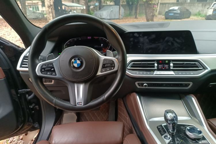 Used BMW X6 2021 xDrive40i Luxury Model with M Sport Package Steering Wheel