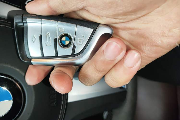 Used BMW X6 2021 xDrive40i Luxury Model with M Sport Package Vehicle Key