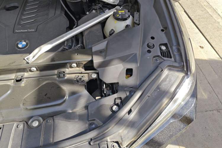 Used BMW X6 2021 xDrive40i M Sport Package Engine Bay Left