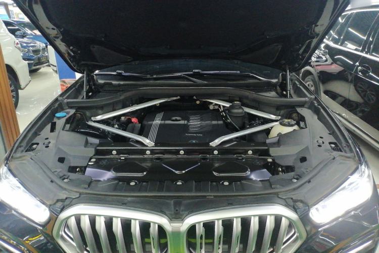 Used BMW X6 2021 xDrive40i M Sport Package Engine Bay