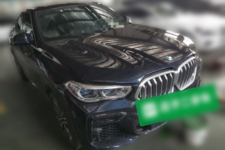 Used BMW X6 2021 xDrive40i M Sport Package Front Right 45 Deg